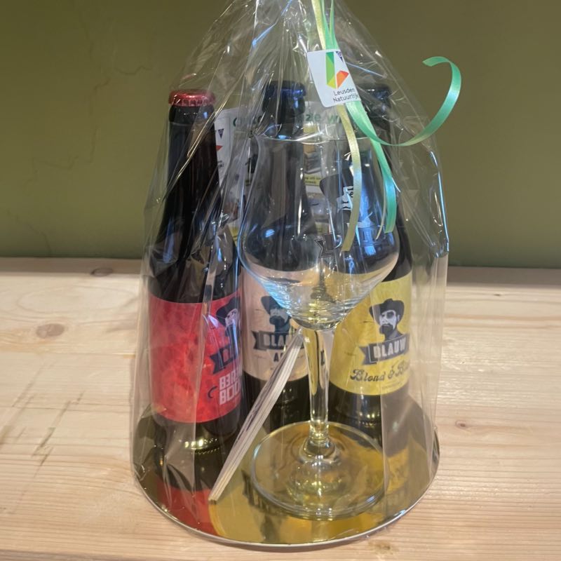 Drie soorten bier met glas